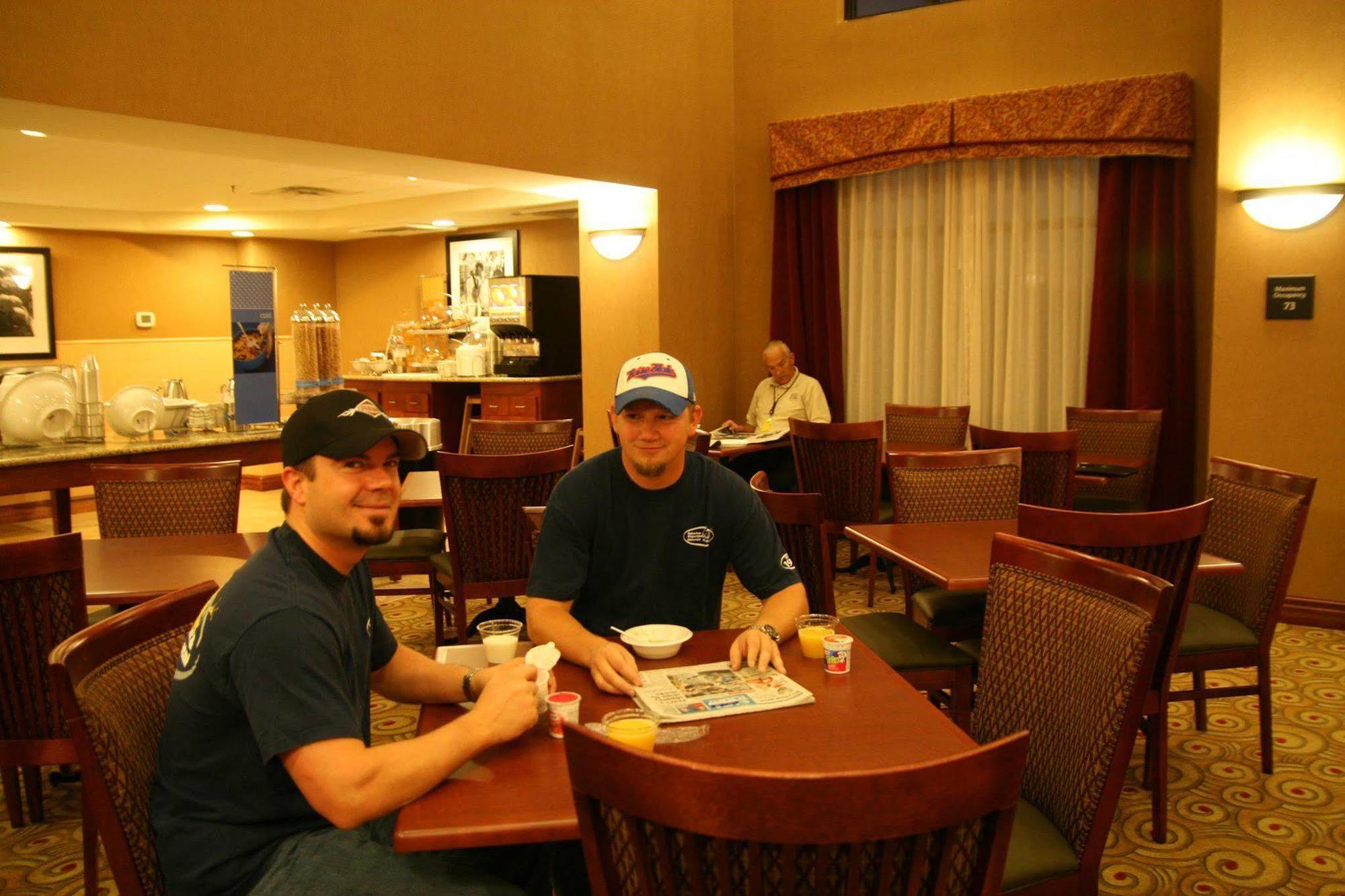 Hampton Inn & Suites Madisonville Restaurante foto